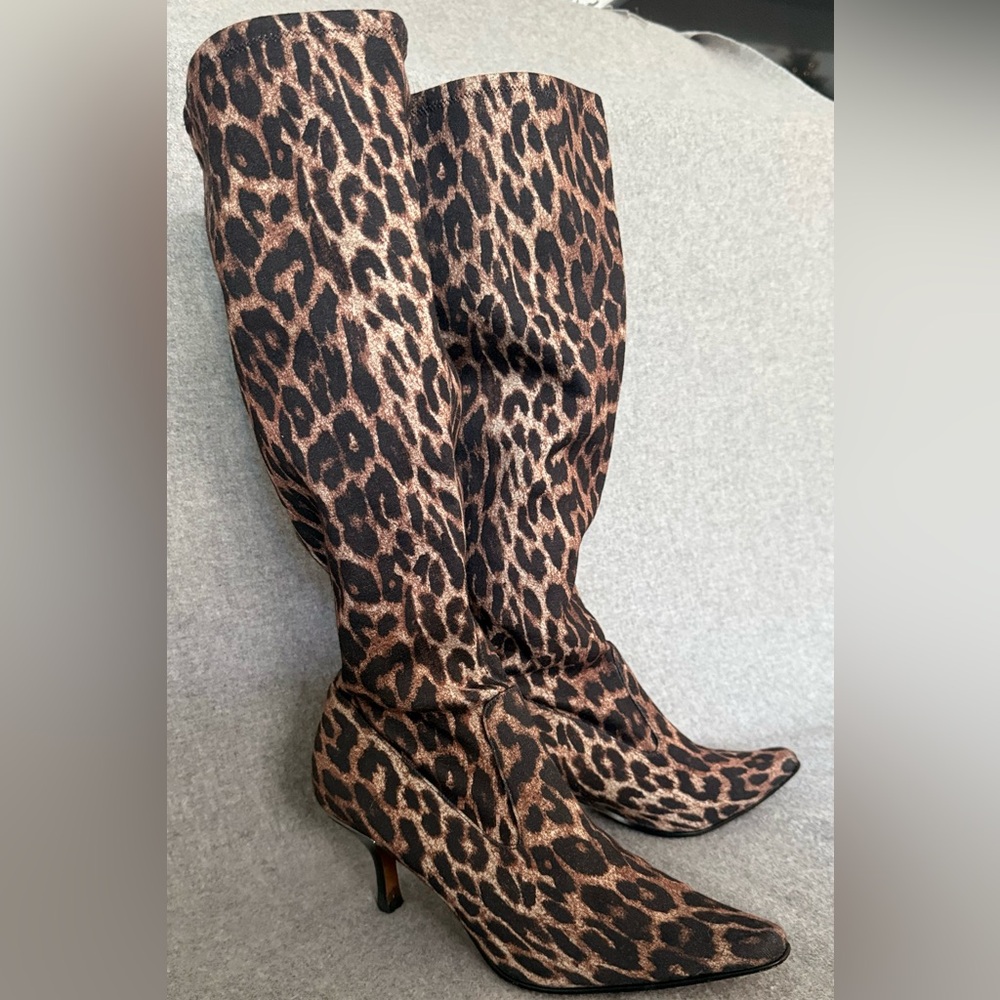 Donald J Pliner stretchy, pull-on boots